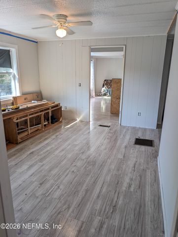 110 SILVER LAKE Drive, Hawthorne, FL 32640