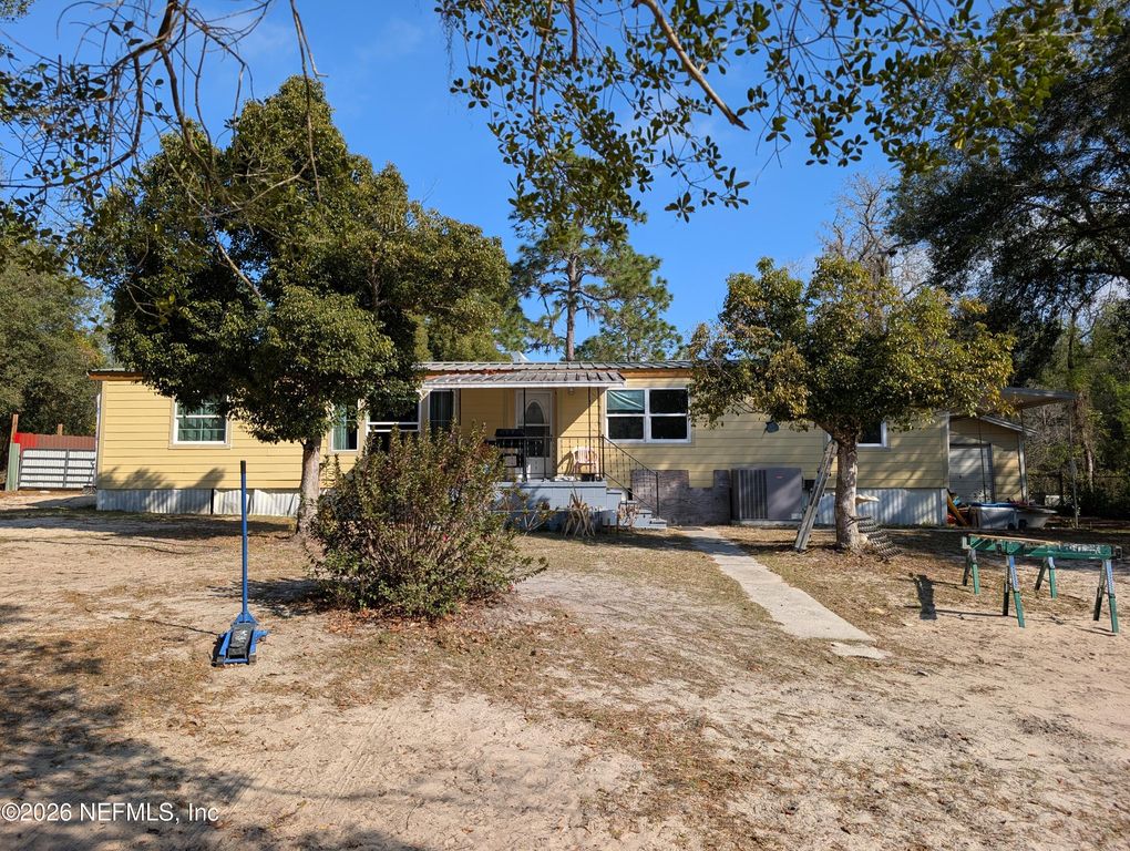 110 SILVER LAKE Drive, Hawthorne, FL 32640