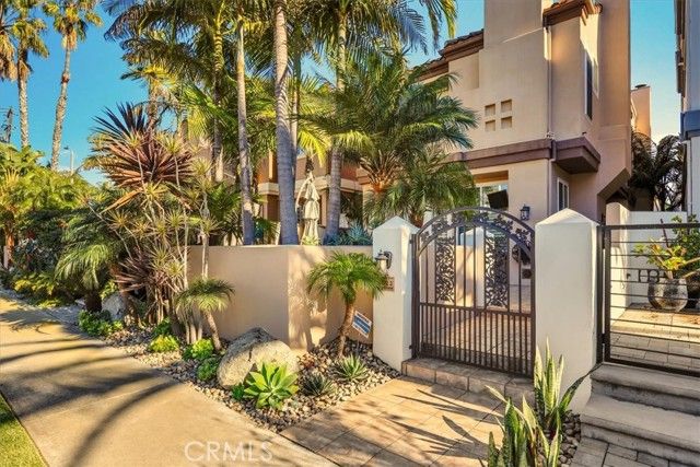 622 22nd, Huntington Beach, CA 92648