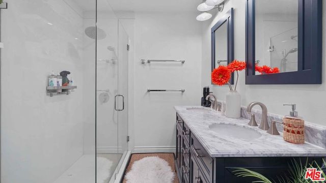 3801 Sutro Avenue, Los Angeles, CA 90008