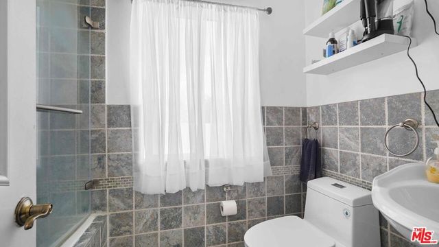 3801 Sutro Avenue, Los Angeles, CA 90008