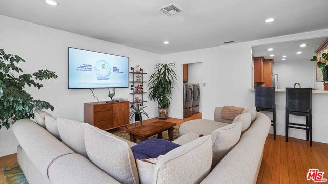 3801 Sutro Avenue, Los Angeles, CA 90008
