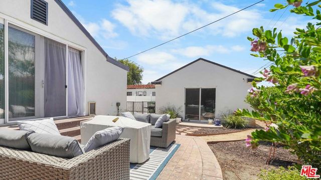3801 Sutro Avenue, Los Angeles, CA 90008
