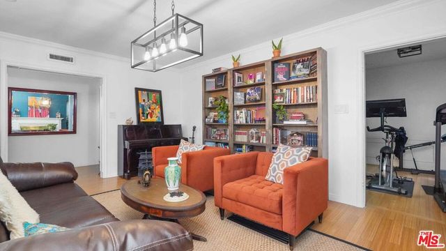 3801 Sutro Avenue, Los Angeles, CA 90008