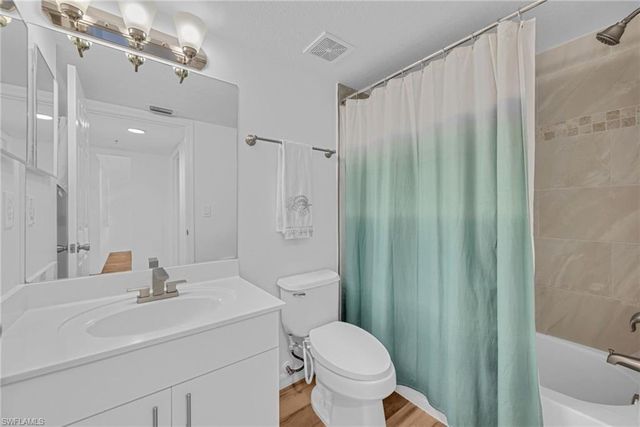 3250 Cypress Glen WAY 423, Naples, FL 34109
