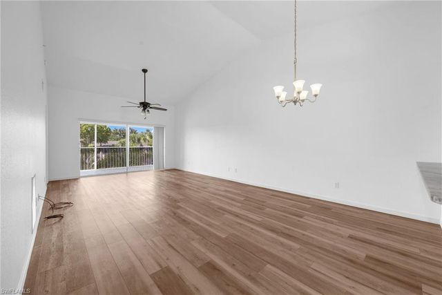 3250 Cypress Glen WAY 423, Naples, FL 34109