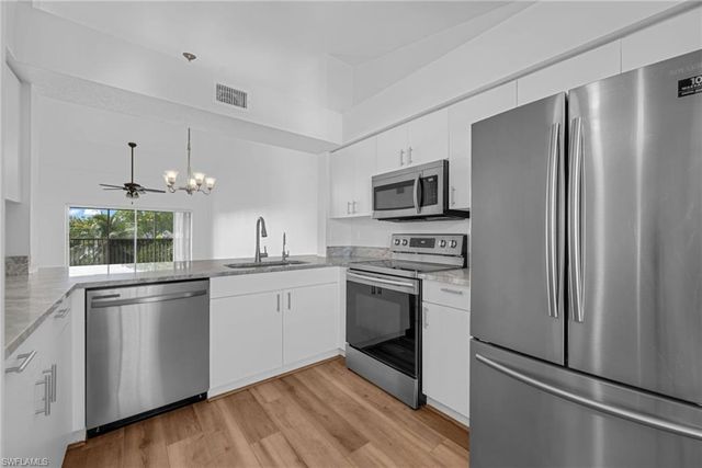 3250 Cypress Glen WAY 423, Naples, FL 34109
