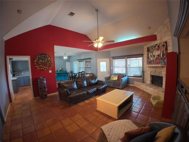 119 Briarwood LN, Elgin, TX 78621