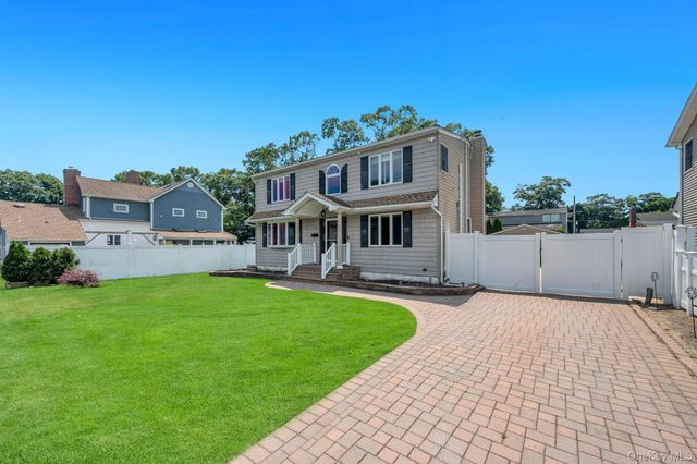 24 Worden Place, West Babylon, NY 11704