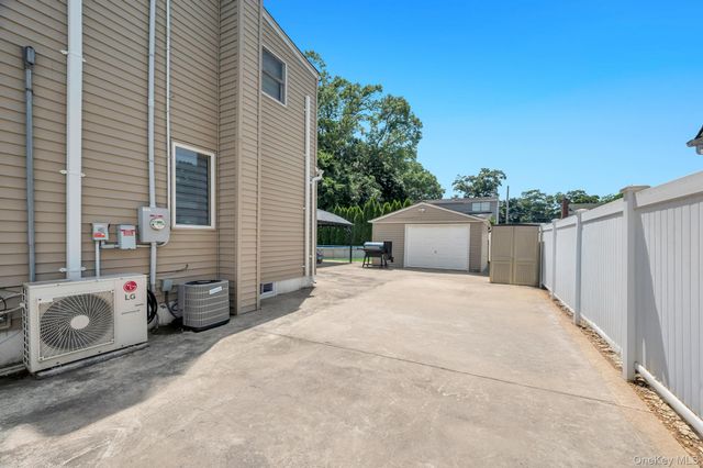 24 Worden Place, West Babylon, NY 11704