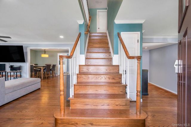 24 Worden Place, West Babylon, NY 11704