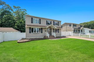 24 Worden Place, West Babylon, NY 11704