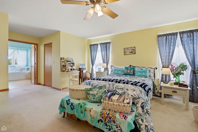 1017 Wheatland Drive, Crystal Lake, IL 60014