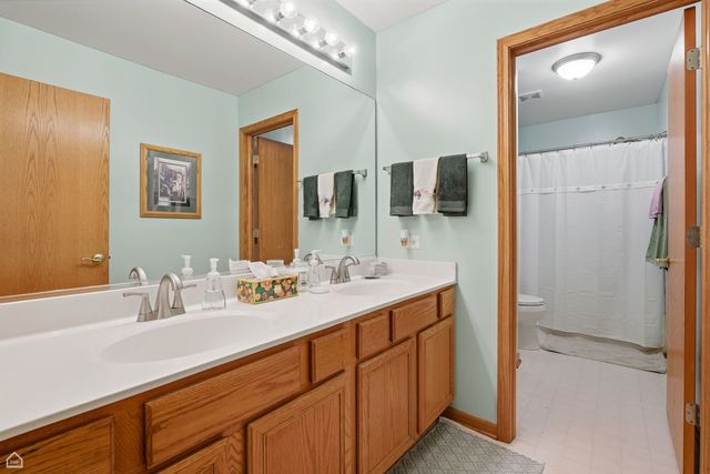 1017 Wheatland Drive, Crystal Lake, IL 60014
