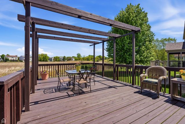 1017 Wheatland Drive, Crystal Lake, IL 60014