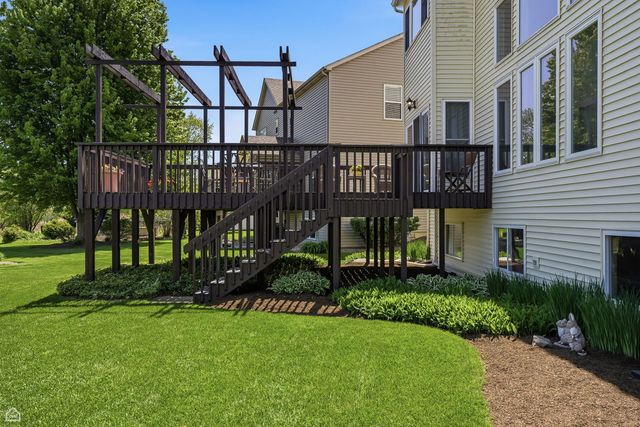1017 Wheatland Drive, Crystal Lake, IL 60014