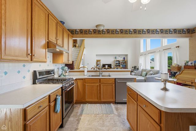 1017 Wheatland Drive, Crystal Lake, IL 60014