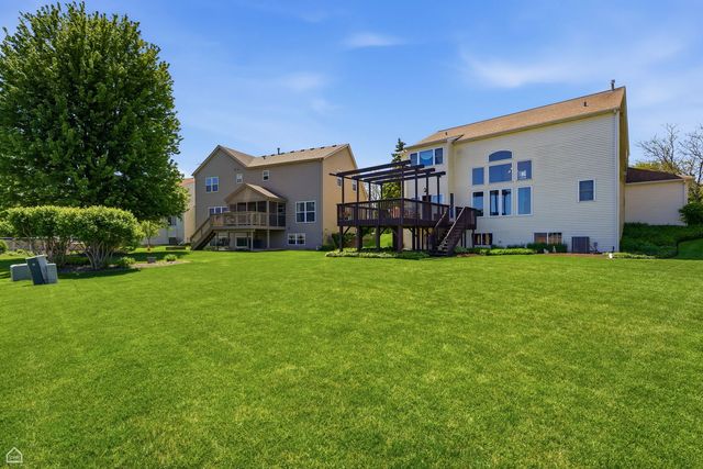 1017 Wheatland Drive, Crystal Lake, IL 60014