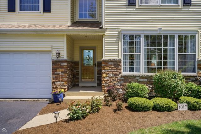 1017 Wheatland Drive, Crystal Lake, IL 60014