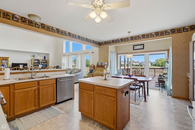 1017 Wheatland Drive, Crystal Lake, IL 60014