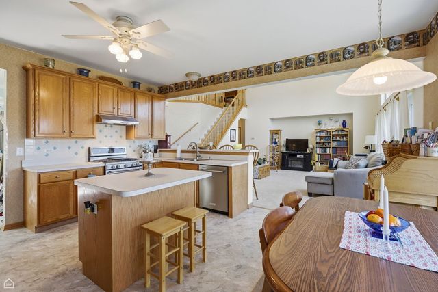 1017 Wheatland Drive, Crystal Lake, IL 60014