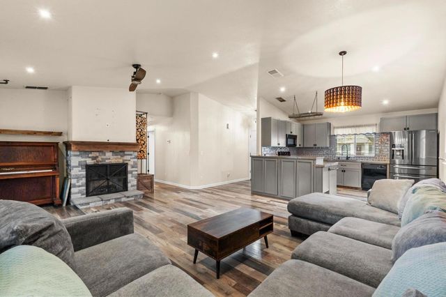 434 Whiterock Dr, Yuba City, CA 95991