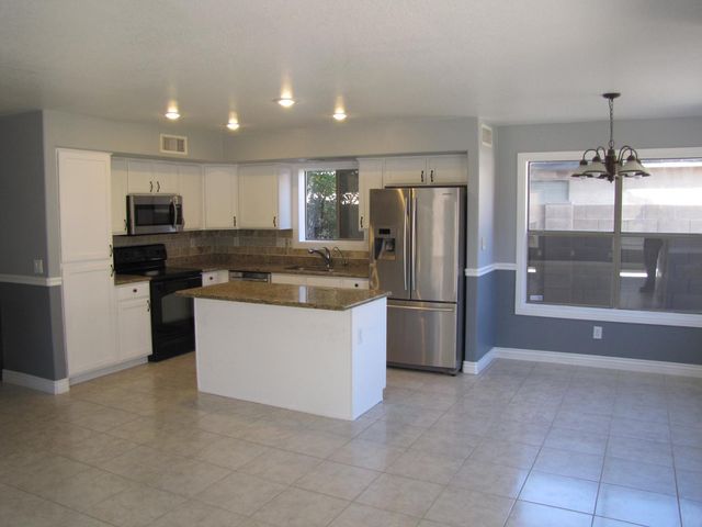 2315 S Peppertree Drive, Gilbert, AZ 85295