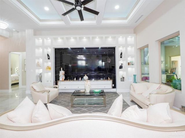 2712 W Chesterfield Avenue, Edinburg, TX 78539