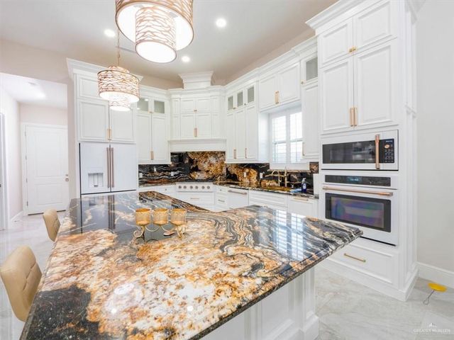 2712 W Chesterfield Avenue, Edinburg, TX 78539