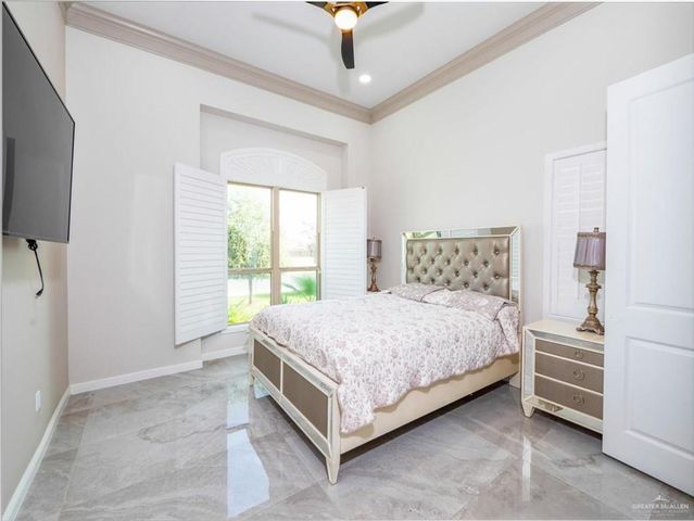 2712 W Chesterfield Avenue, Edinburg, TX 78539