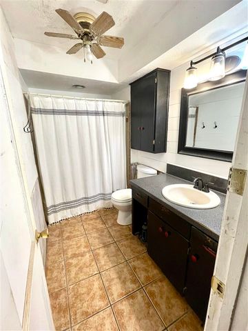 707 E Grand Ave, Frederick, OK 73542