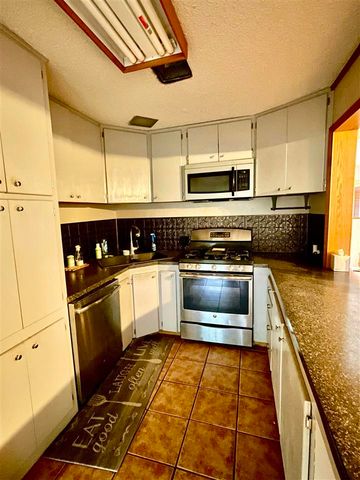 707 E Grand Ave, Frederick, OK 73542