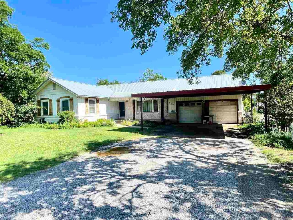 707 E Grand Ave, Frederick, OK 73542