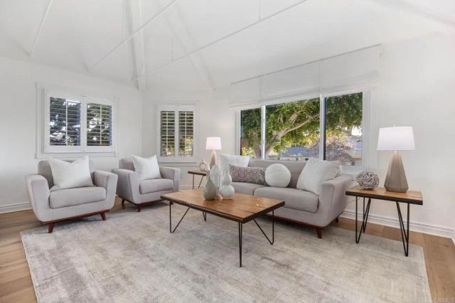 371 La Mesa Avenue, Encinitas, CA 92024