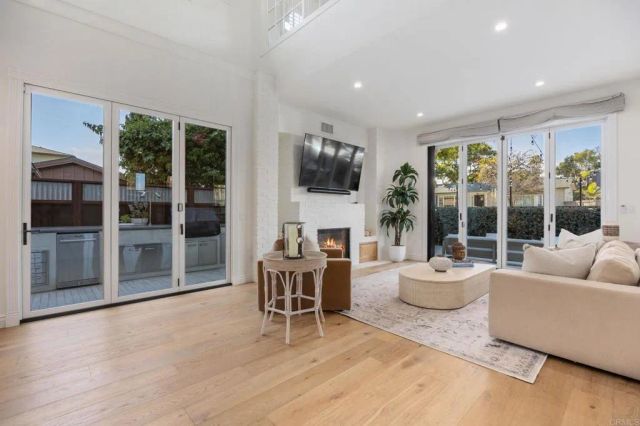 371 La Mesa Avenue, Encinitas, CA 92024