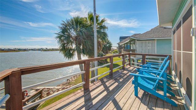 83 Dolphin Lane, Freeport, TX 77541