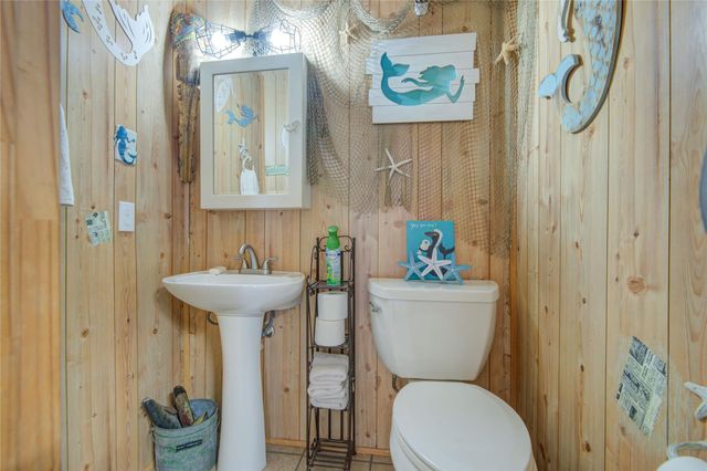 83 Dolphin Lane, Freeport, TX 77541