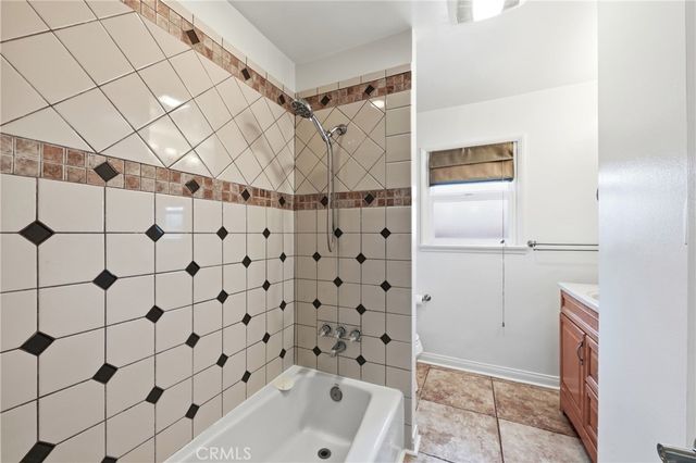 1415 E Walnut, Orange, CA 92867