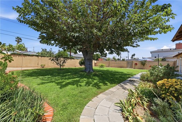 1415 E Walnut, Orange, CA 92867