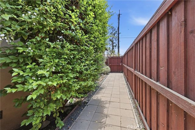 1415 E Walnut, Orange, CA 92867