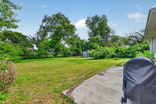 324 N Shore Place, Lewisville, TX 75067