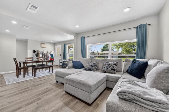 324 N Shore Place, Lewisville, TX 75067