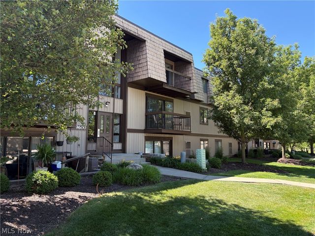 9600 Cove Drive B2, North Royalton, OH 44133