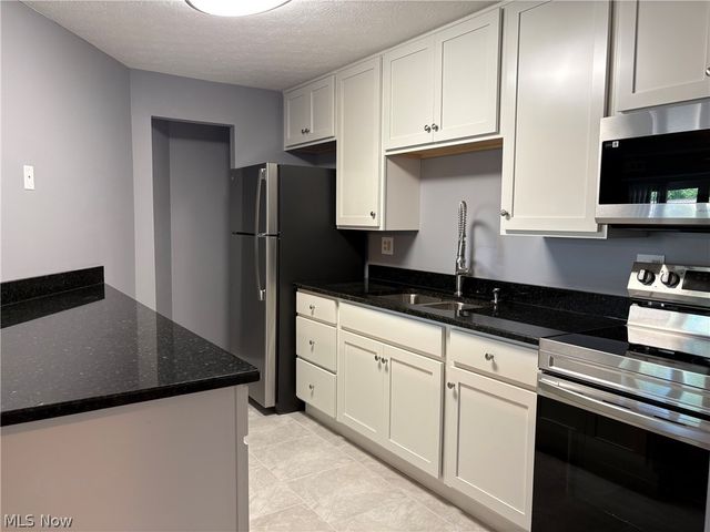 9600 Cove Drive B2, North Royalton, OH 44133