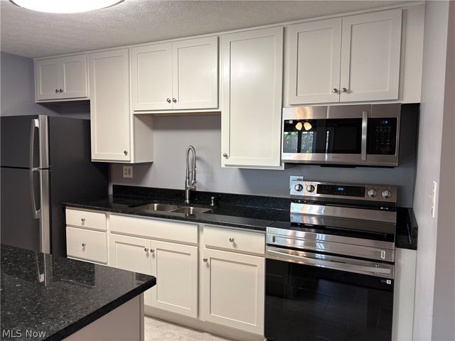 9600 Cove Drive B2, North Royalton, OH 44133