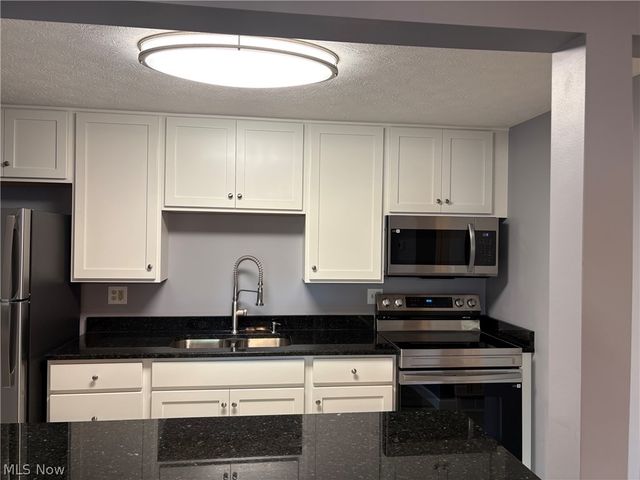 9600 Cove Drive B2, North Royalton, OH 44133