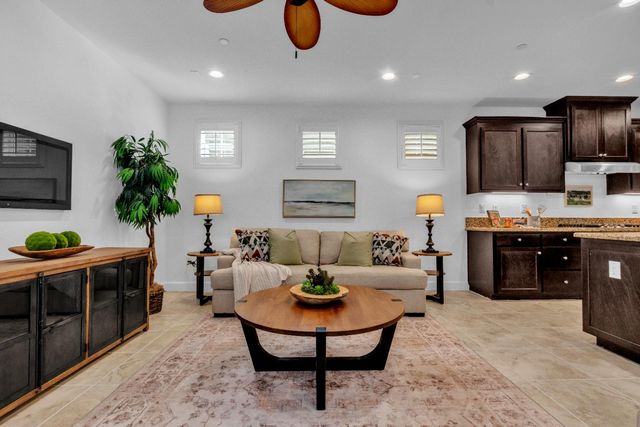 1037 Forbes Ln, Davis, CA 95616