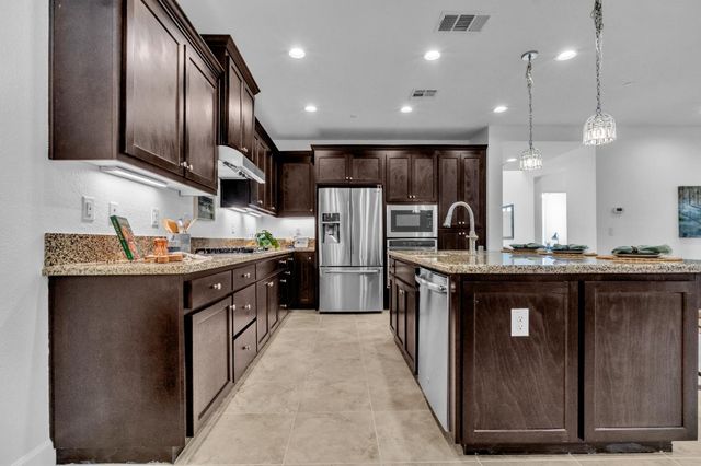 1037 Forbes Ln, Davis, CA 95616