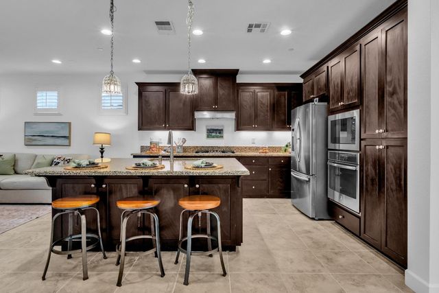 1037 Forbes Ln, Davis, CA 95616