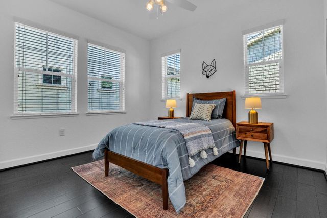 1037 Forbes Ln, Davis, CA 95616